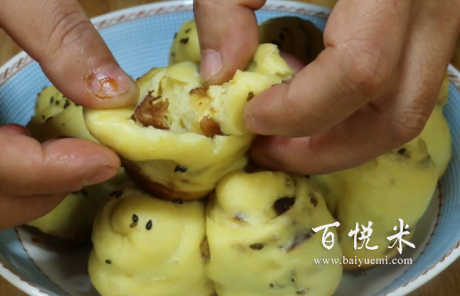 只用1碗面粉,3個(gè)雞蛋,教你懶人面包做法,有電飯鍋就能做